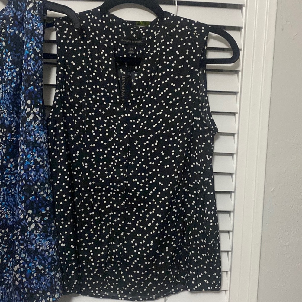 BNWT Black polka dot, 100% silk, Banana, sleeveless tank